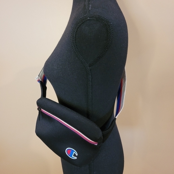 CHAMPION Multi Purpose Belt Bag, Adjustable Strap, Safety Buckle, Zip Closure - Picture 5 of 14